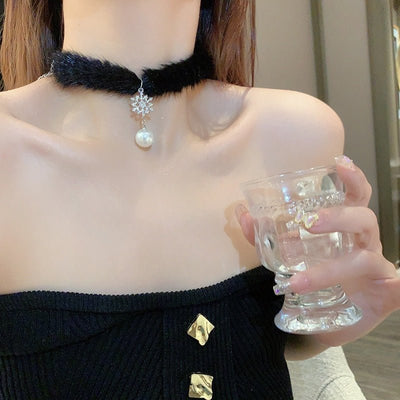 Furry Christmas Snowflake Pendant Necklace – Cozy Winter Holiday Jewelry